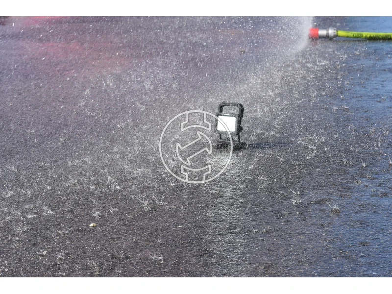 Kép: Sthor 82882 hordozhato akkus LED reflektor 20 W 2000 lm.webp