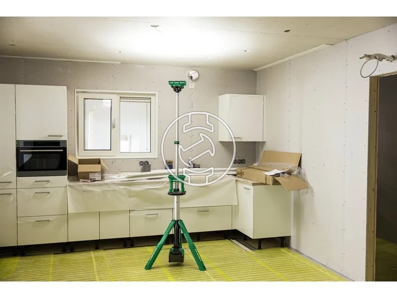 Kép: Teleszkopos alloreflektor 3 elforgathatodontheto fej 1000200030004000 Lumen halozati csatlakozo hibrid akkurol vagy halozatrol IP55 88Kg.webp