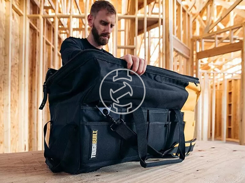 Toughbuilt 66 cm-es zárható szerszámostáska