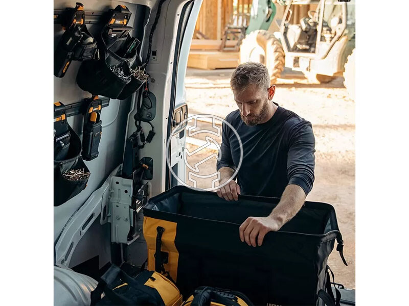 Toughbuilt 66 cm-es zárható szerszámostáska