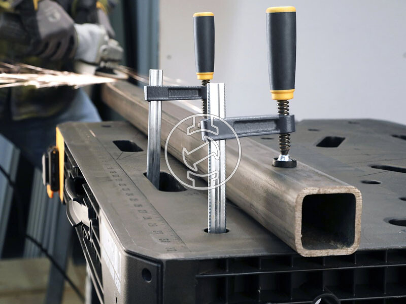 Toughbuilt WB700 összecsukható munkaasztal