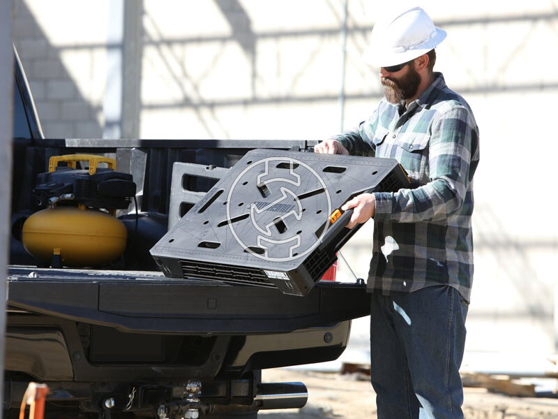 Toughbuilt WB700 összecsukható munkaasztal