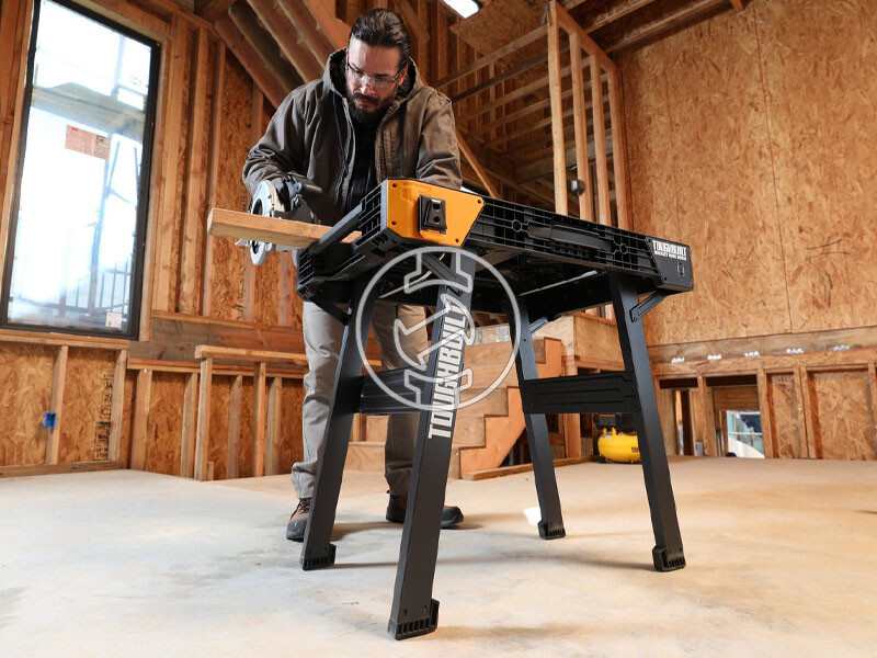 Toughbuilt WB700 összecsukható munkaasztal