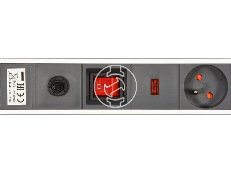 Kép: Tulfeszultsegvedett vedoerintkezos hosszabbito eloszto 6 aljzat 3 m kabel aluminium haz.webp