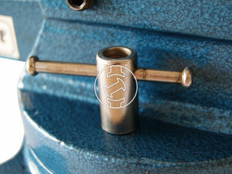 Unicraft forgatható asztali satu