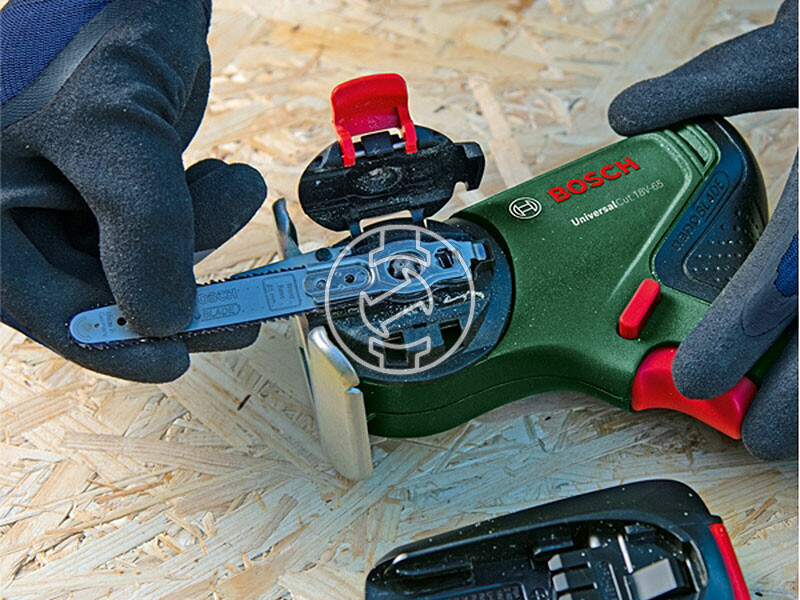 Bosch UniversalCut 18V-65 akkus NanoBlade fűrész