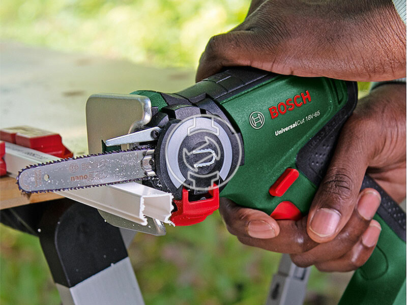 Bosch UniversalCut 18V-65 akkus NanoBlade fűrész