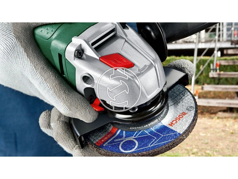 Bosch UniversalGrind 850-125 elektromos sarokcsiszoló + 2 db vágótárcsa + 1 db csiszolót.