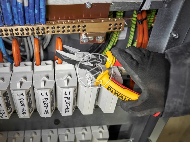 Kép: VDE DEWALT LEZEREDZETT KOMBINALT FOGO 215MM.webp