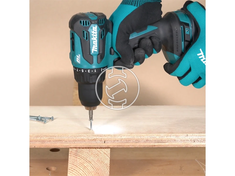 Makita DDF490ZJ akkus fúrócsavarozó tokmányos