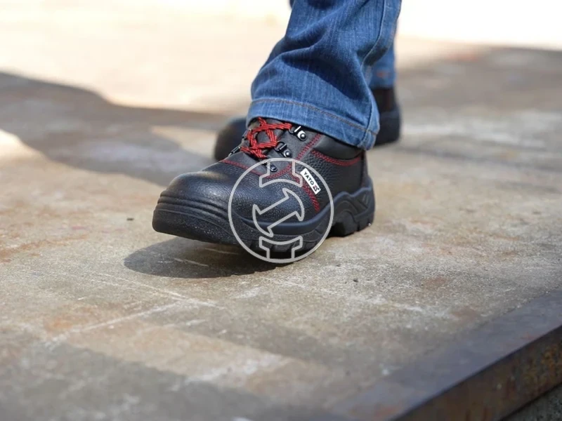 Kép: Yato PUNO munkavedelmi cipo SB 46.webp