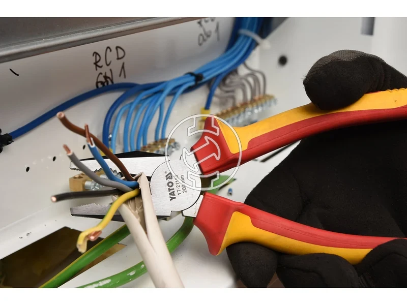 Kép: Yato szigetelt kombinaltfogo 200 mm.webp