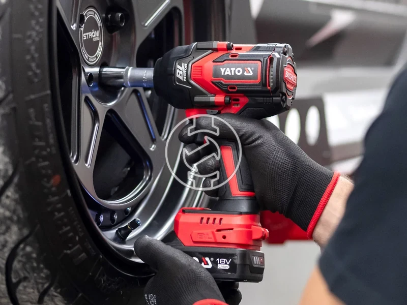 Kép: Yato YT-828071 masina de insurubat cu impact pe acumulator 18 V 12 inch 1200 Nm 4 Ah acumulator incarcator.webp