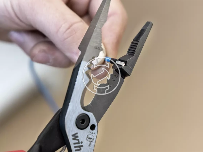 Wiha Industrial electric multifunkciós kombináltfogó 225 mm