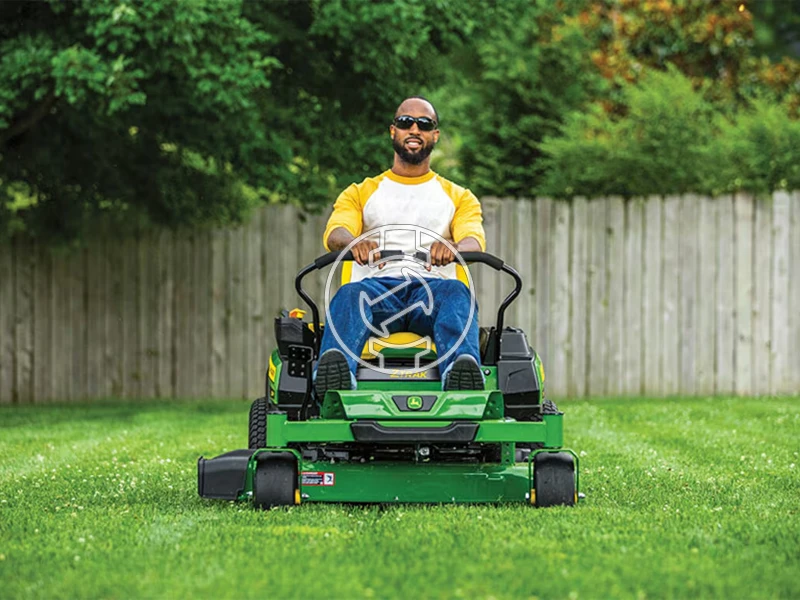 John Deere Z320M benzinmotoros fűnyíró traktor