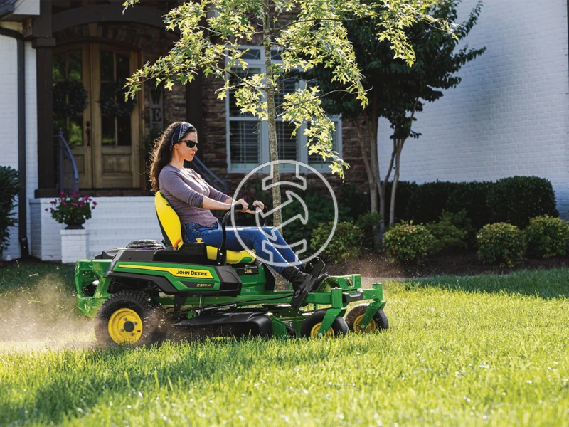 John Deere Z320M benzinmotoros fűnyíró traktor
