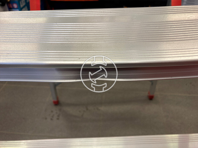 Ztrust HL0108 háztartási dobogós létra csomagsérült